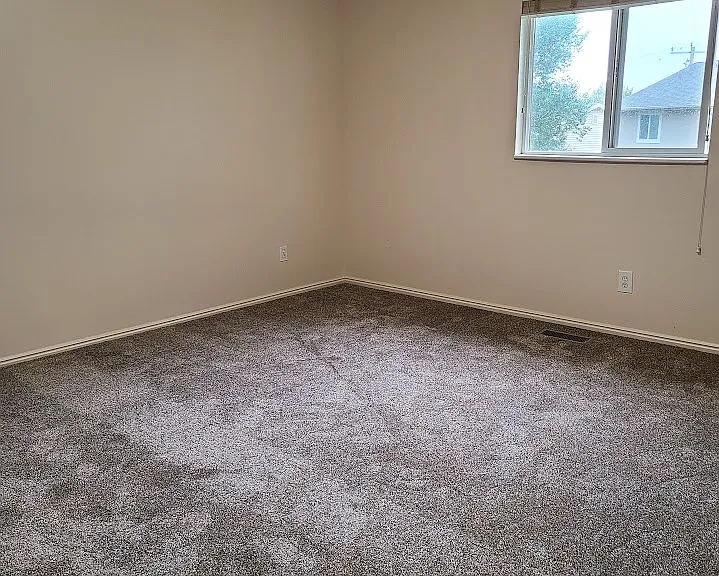 2733 S Bluff Rd — Photo 3