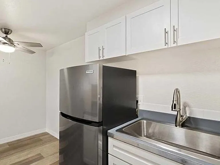 Avon South Apartments — Photo 5
