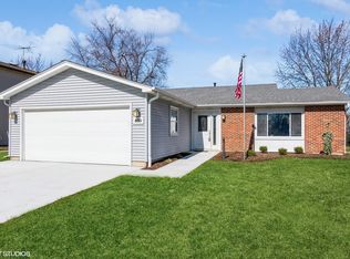 459 Heather Ln, Carol Stream, IL 60188