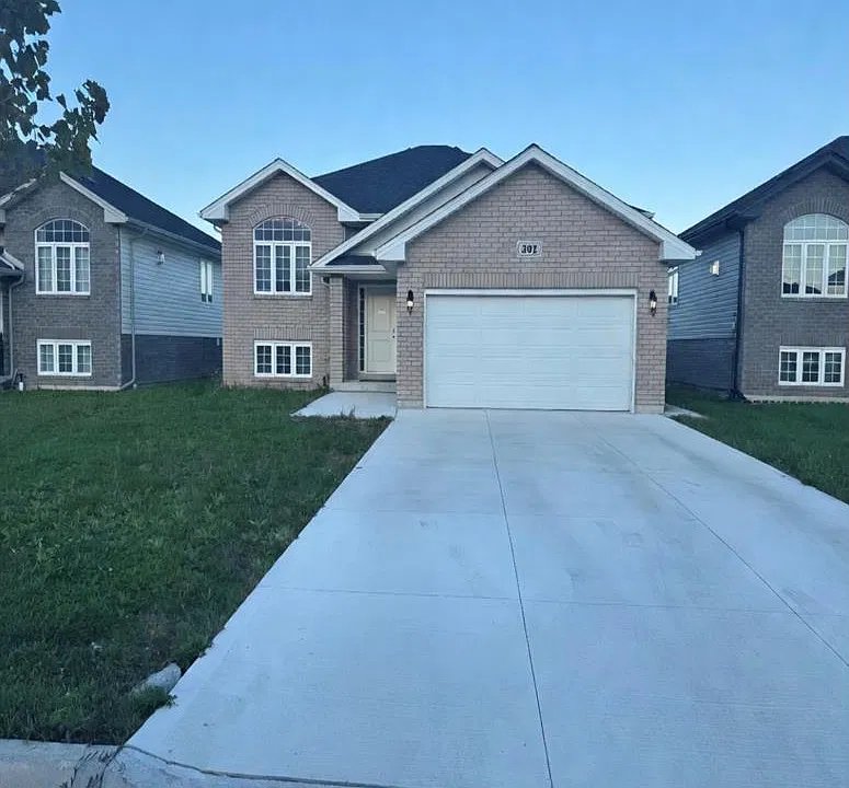 392 Hemlock Ln #UPPER