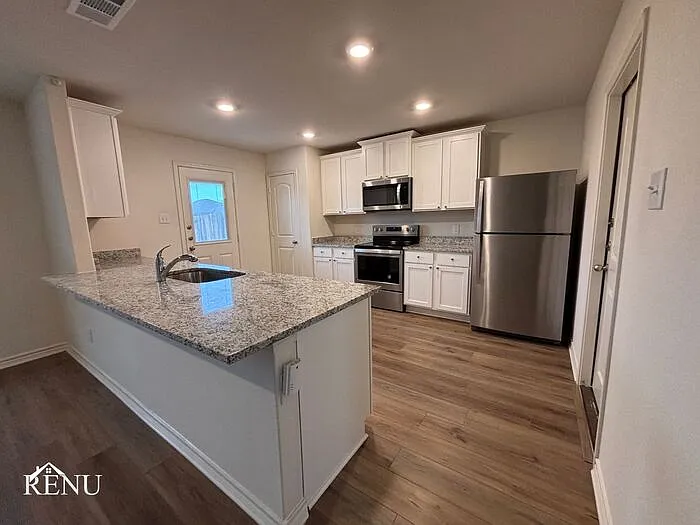 132 Stratton Ln — Photo 4