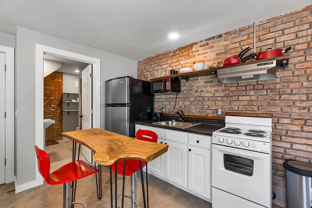 Studio, 405 sqft, $995 — Photo 3