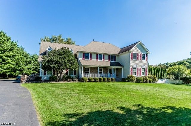 2nd image of 6 Cobblestone Ln
