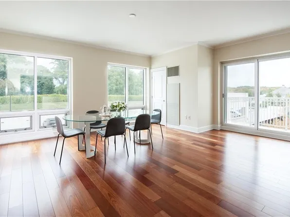 1 Tower Dr APT 306, Portsmouth, RI 02871