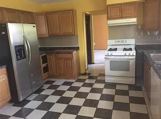 2nd image of 27 Meredith Rd