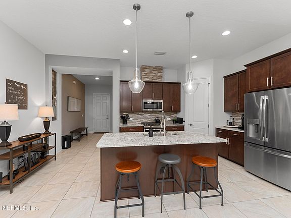 5th image of 83 SEABROOK Drive
