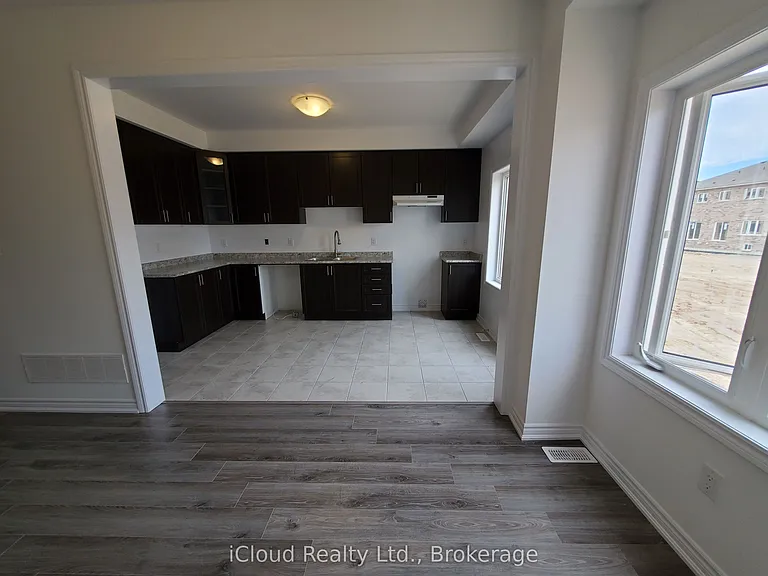 152 Werry Ave — Photo 5