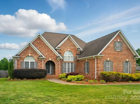 129 Daniel Efird Dr, Mount Holly, NC 28120