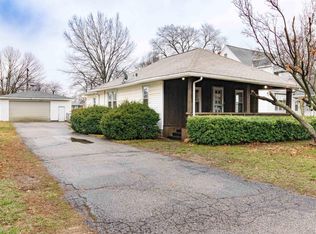 1512 S 5th St, Pekin, IL 61554