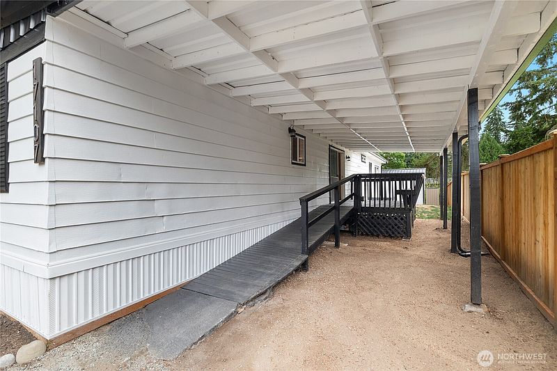 4th image of 17107 Snowbell Court SE