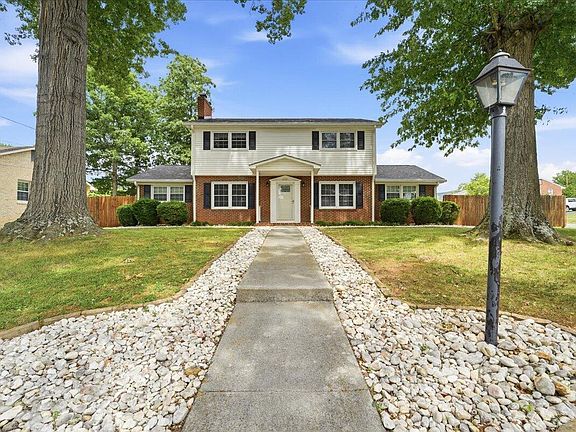 2nd image of 6701 Oleander Cir