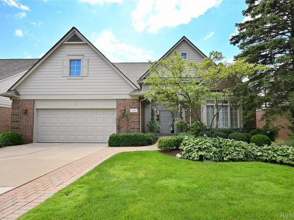 1061 Park Place Ct, Bloomfield Hills, MI 48302