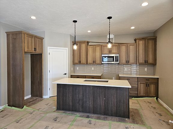 2nd image of 3753 Newcastle Dr
