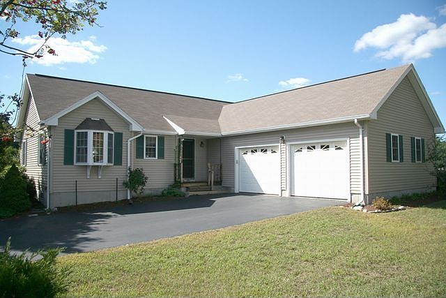 2nd image of 12 Elizabeth Dr