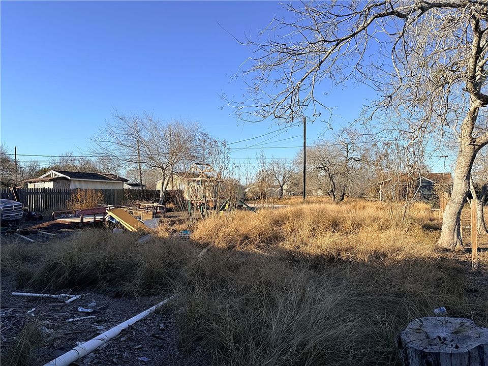 2nd image of 200 W 4th St