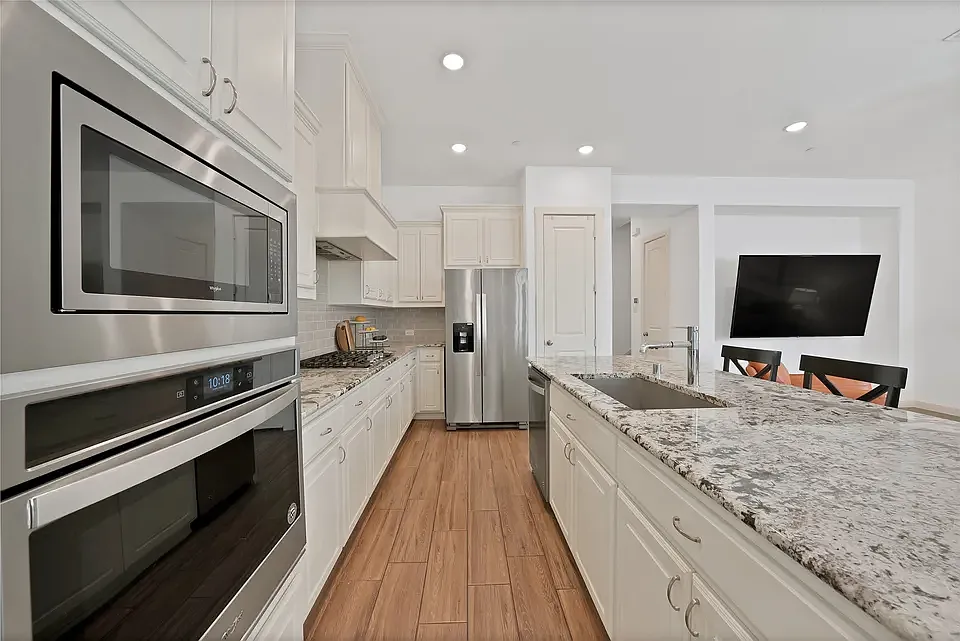 3 bed, 2033 sqft, $3,000 — Photo 4