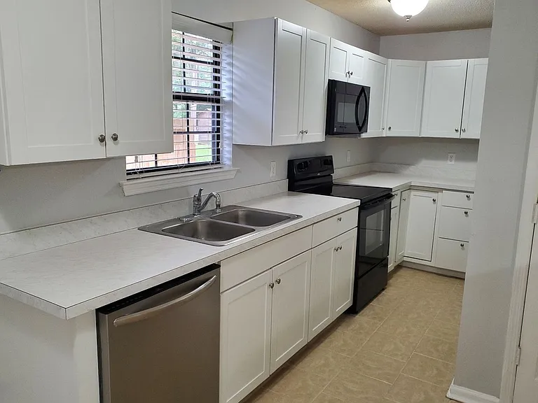104 Holcomb St — Photo 7