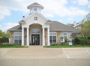130 Turnberry Pl APT I, Saint Peters, MO 63376