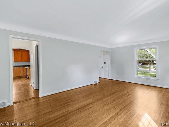 5th image of 707 Lakepointe St