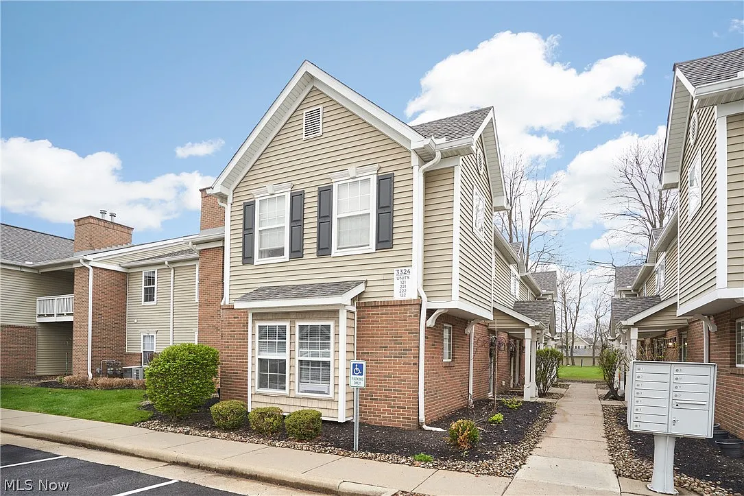 3324 Lenox Village Dr Unit 121 photo 1