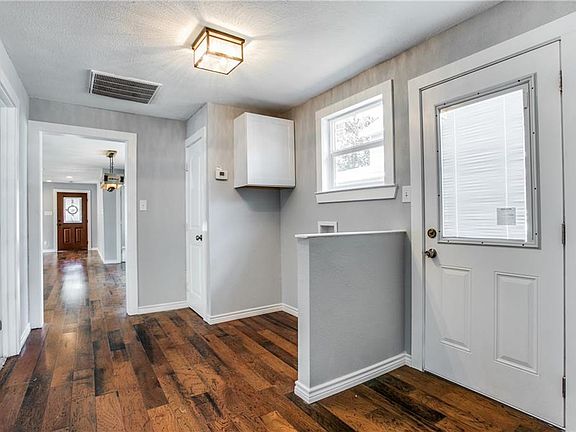 5th image of 1044 Burlington Blvd