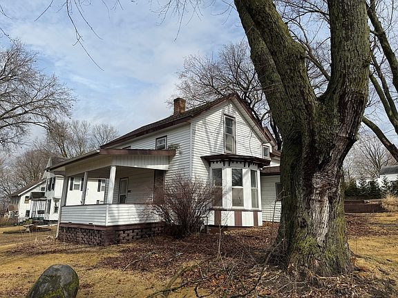 4th image of 302 E 2nd St