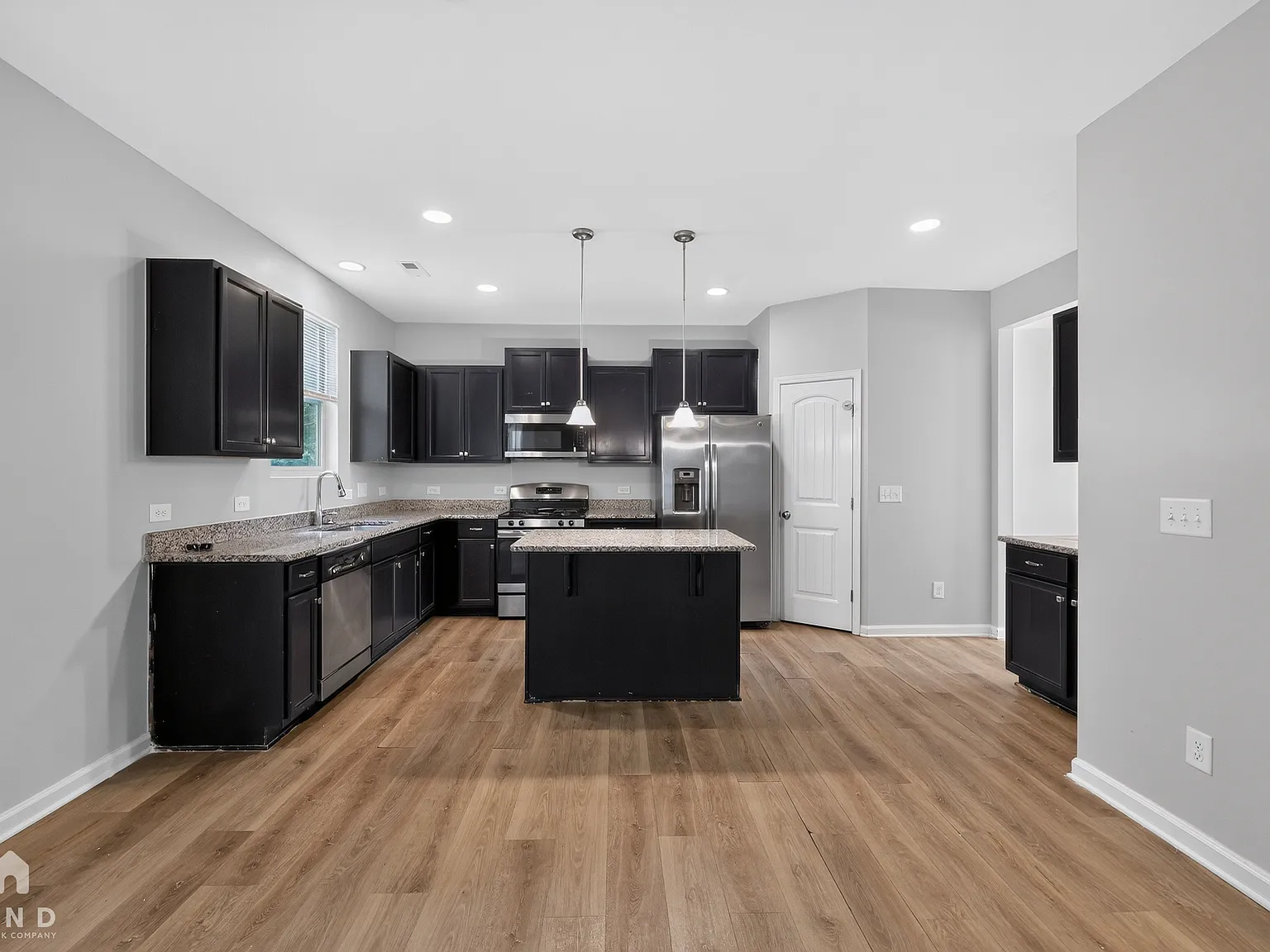 4 bed, 2.5 bath, 2465 sqft, $2,295 — Photo 3
