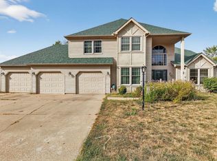 302 Jay St, Savoy, IL 61874