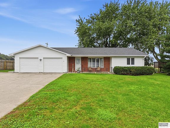 2nd image of 725 Lisa Ln