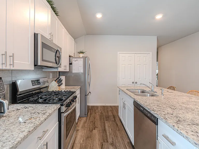 26106 Halwell Manor Ln — Photo 9