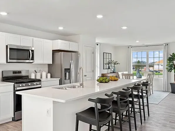 893 Briar Glen Ct, Hampshire, IL 60140