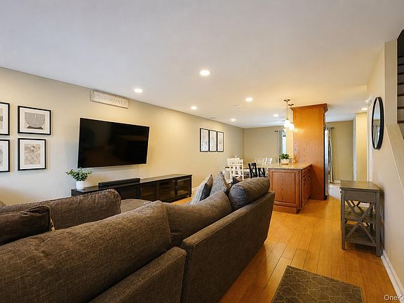 3rd image of 30 Hemlock Court
