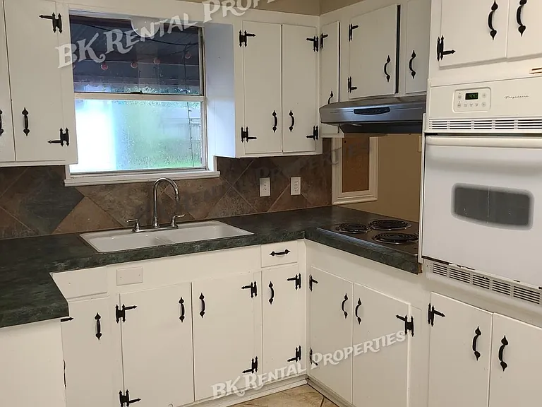 1108 N 3rd St — Photo 10