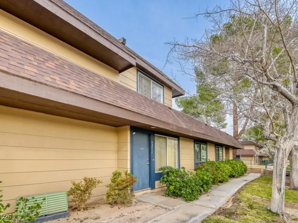6211 Meadowhaven Ln, Las Vegas, NV 89103