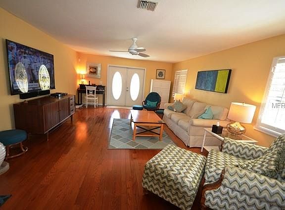 2nd image of 807 Suncrest Dr
