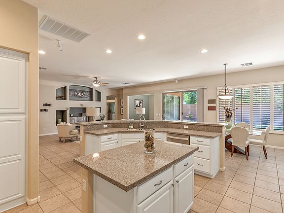 2nd image of 3535 E Parkview Dr