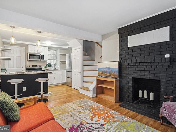 4th image of 583 Orchard St