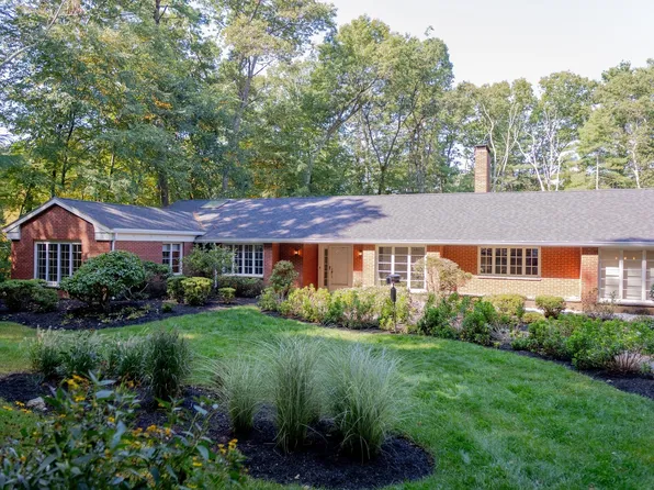 62 Mill St, Sherborn, MA 01770