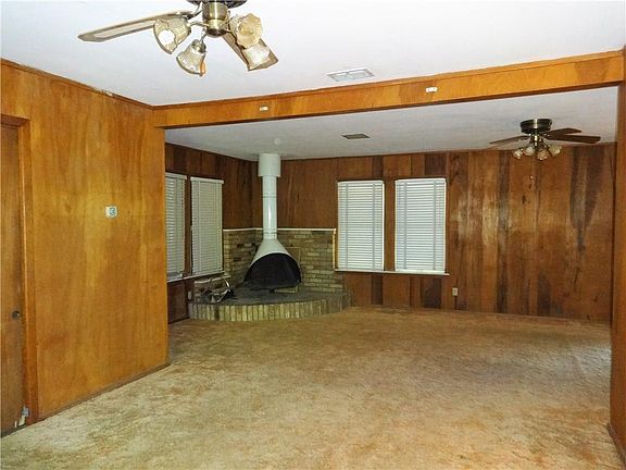 4th image of 644 S Vista Dr