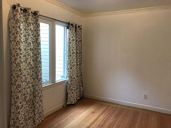 4th image of 550 Head St