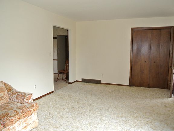 4th image of 11553 Woodgate Dr NW