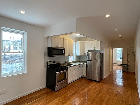 3rd image of 838 Dean St #22R