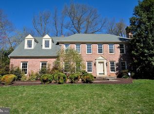 10316 Greenwood Pl, Oakton, VA 22124