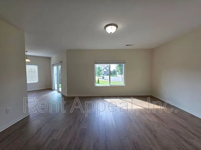 4 bed, 2.5 bath, 2268 sqft, $2,325 — Photo 3