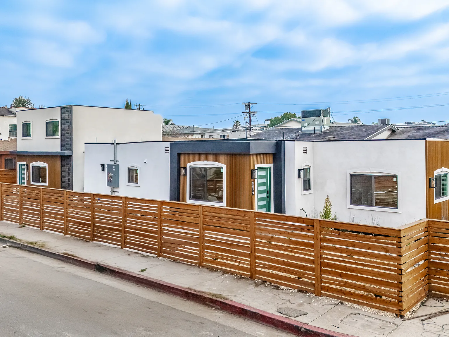3 bed, 1000 sqft, $5,500 — Photo 2