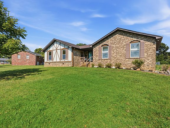 3rd image of 107 Stonewall Dr