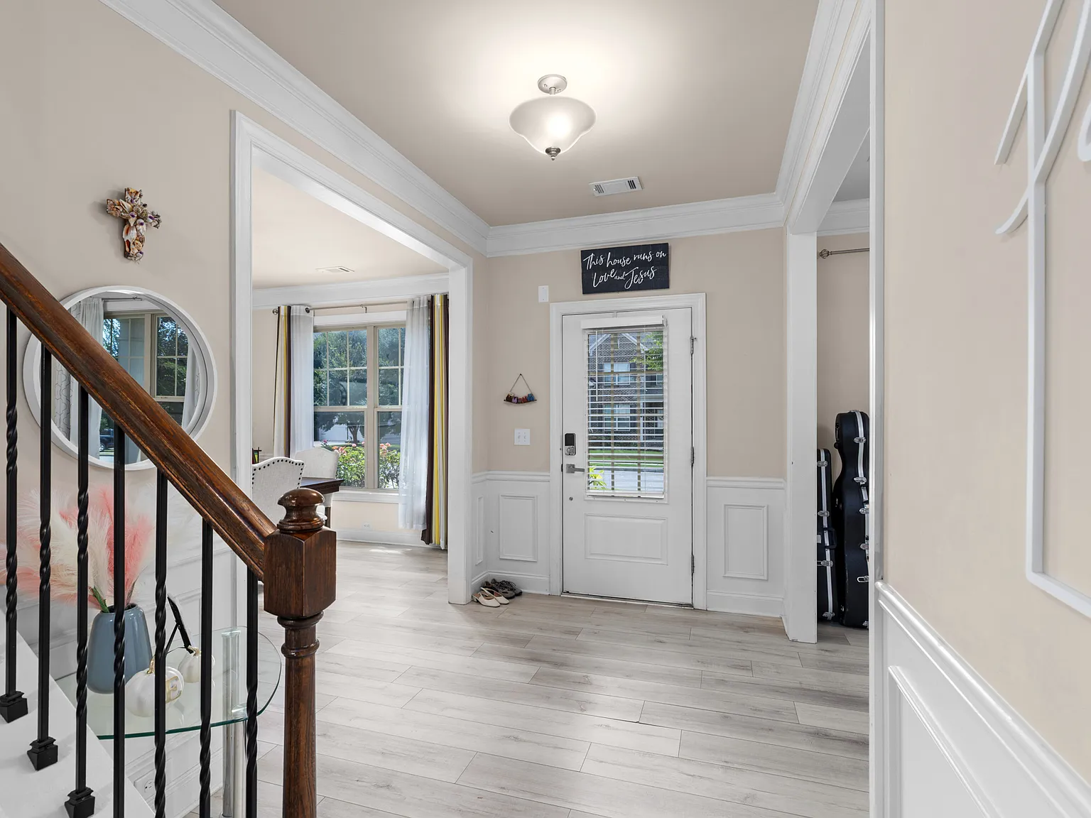 5 bed, 3345 sqft, $3,200 — Photo 4
