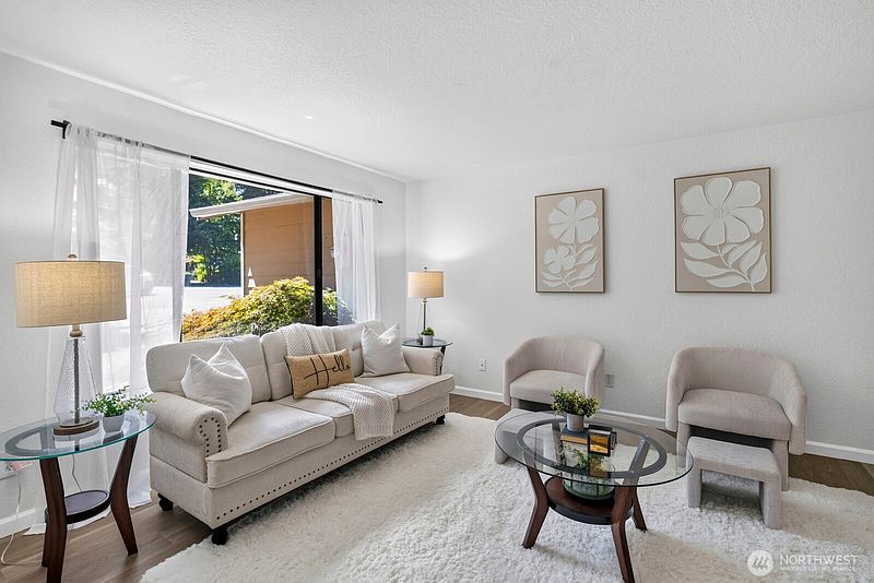 5th image of 1225 Solar Court NE