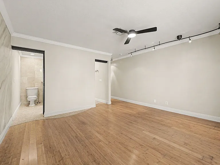 3172 Bel Air Dr — Photo 23