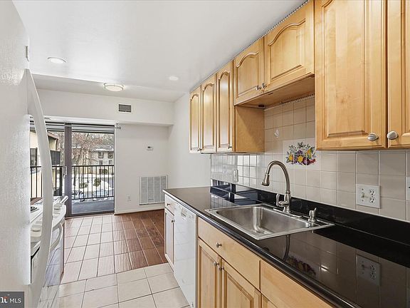 4th image of 2255 Castle Rock Sq APT 21C